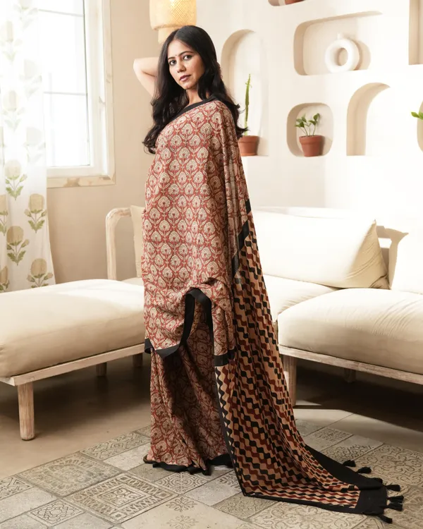 Red_Cotton_Floral_Print_Mulmul_Saree_For_Women
